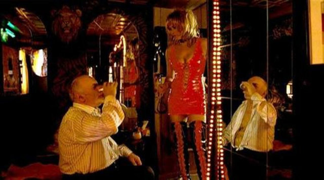 Şu dönemin en fazla izlenen dizisi olan Paramparça'nın Keriman'ı hızla yeni 'fenomen kötü Kadın'a dönüşüyor.Keriman'ı canlandıran ve Cannes'dan Altın Portakal'a kadar pek çok ödülü bulunan Nursel Köse, daha önce de 'kötü kadın' rolleriyle dikkat çekmişti.