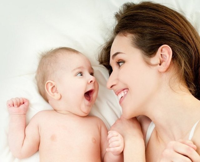 Dış etkenler, aile ortamı ve çocuğa yaklaşım biçimleri zamanla güven ve sevgi bağlarını şekillendirir.