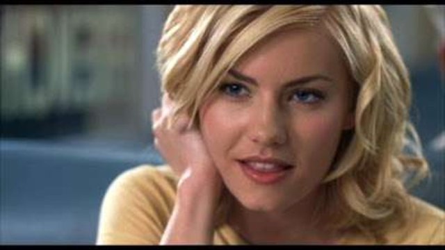 13.Elisha Cuthbert "The Girl Next Door"