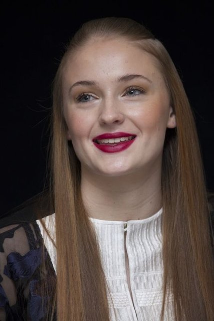 "Kimsenin senaryosunu okumuyorum, yalnızca kendi rolüm için olan senaryoyu okuyorum. Bunun sebebi tembelliğim değil, benim de bir Game of Thrones fanı olmam! Ekrandan izleyip diğerlerinin başına ne gelecek diye beklemeyi daha çok seviyorum."