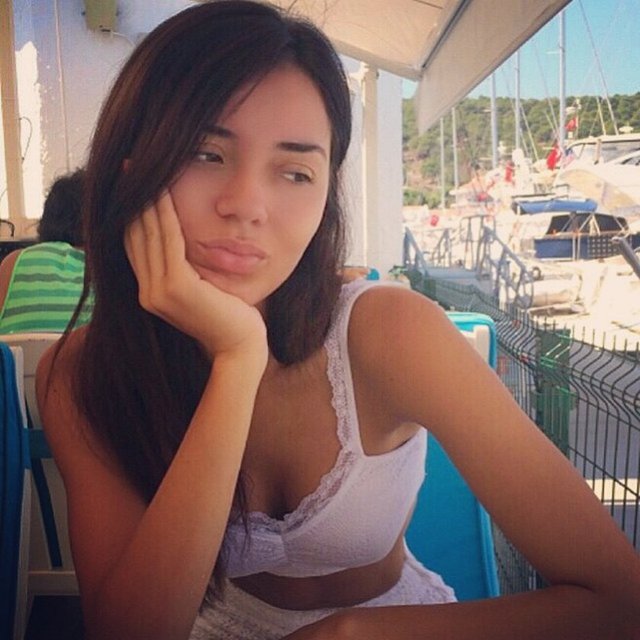 CANSU TAŞKIN  - Ben günlük hayatta böyleyim Benim işim geregi cekimlerden fotograf paylasımı yaptıgım için devamlı makyaj yapıyorum zannediyorsunuz ...