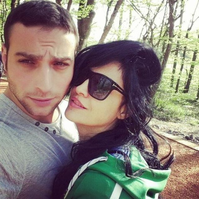 TUĞBA EKİNCİ  - Ben yayına giriyorum sen hala uyuyorsun kalk izle beni