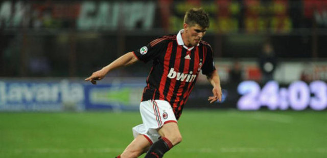KLAAS-JAN HUNTELAAR - Ajax'tan Real Madrid'e: 27 milyon Euro - Real Madrid'den Milan'a: 15 milyon Euro - ZARAR: 12 MİLYON EURO