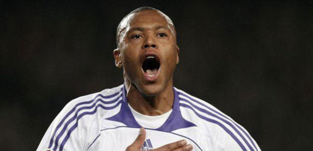 JULIO BAPTISTA - Sevilla'dan Real Madrid'e: 20 milyon Euro - Real Madrid'den Roma'ya: 10 milyon Euro - ZARAR: 10 MİLYON EURO
