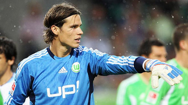 23. Marvin Hitz (Augsburg) - %76.4