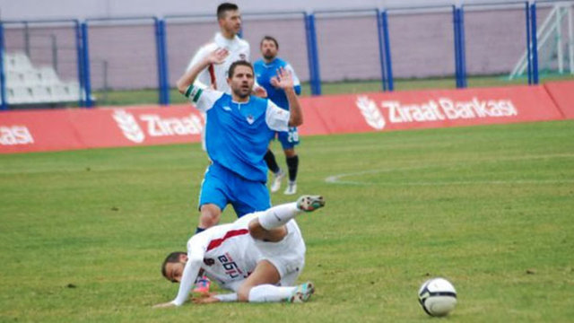 Erhan Namlı   - Ankara Demir, Van, Denizli, Gaziantep, Trabzon, G.Saray, Ç. Rize, Elazığ, Gaziantep, Karşıyaka, Eskişehir, Bolu, Şanlıurfa, Adana Demir, Çankırı, İstanbulspor, Turgutlu, Pendik, Bozüyük, Bayburt Grup Özel idare, Adıyaman, Yozgat