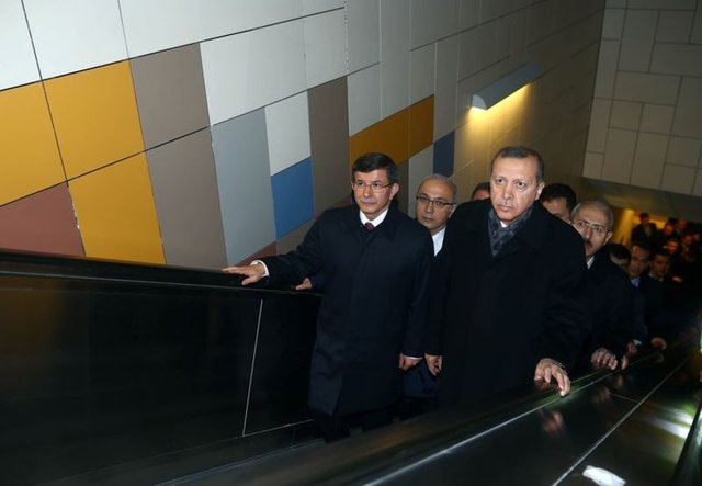 4 kilometre uzunluğunda ve 4 istasyondan oluşan yeni metro hattı Levent-Etiler güzergâhının yükünü çeken Nispetiye Caddesi'nin de trafik yoğunluğunu azaltacak. -
