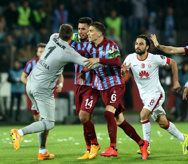 Karşılaşmanın uzatma dakikalarında Mehmet Ekici ve Chedjou arasındaki bir pozisyonun ardından iki takım oyuncuları arasında arbede çıktı.
