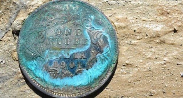 Gemide, savaşı desteklemek için İngiltere'nin istediği yüzbinlerce gümüş Hint Rupi'si bulunuyordu.