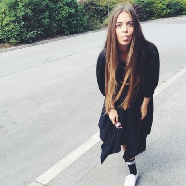 Oyuncu Hande Soral'ın kız kardeşi olan Bensu, rol aldığı dizilerle dikkatleri üzerine çekmişti.