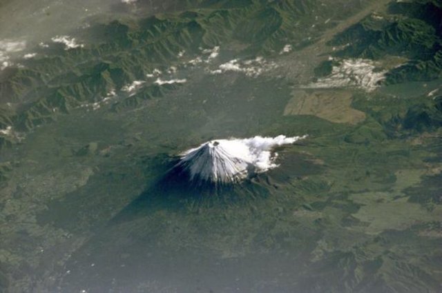 Fuji Dağı (Japonya'nın en yüksek dağı) -