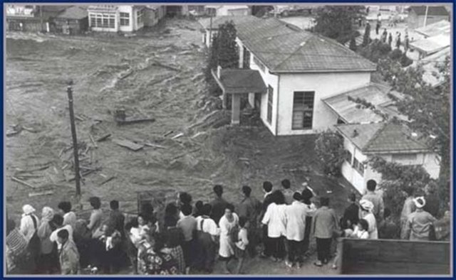 1 Şubat 1938 - Şiddet: 8.5 / Yer Banda Denizi, Endonezya: - Kayıtlara geçen bir can kaybı bulunmazken ufak bir tsunamiye yol açtığı biliniyor.