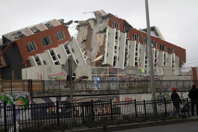 27 Şubat 2010 - Şiddet: 8.8 / Yer: Şili: - Deprem ve ardından gelen tsunami resmi rakamlara göre 524 kişinin ölümüne neden oldu.