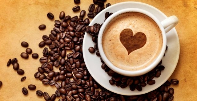 Kilo vermeye yardımcı kahve, aslında yağ yakıcı besinler grubundaki üç temel malzemeden oluşuyor: süt, tarçın ve kahve.