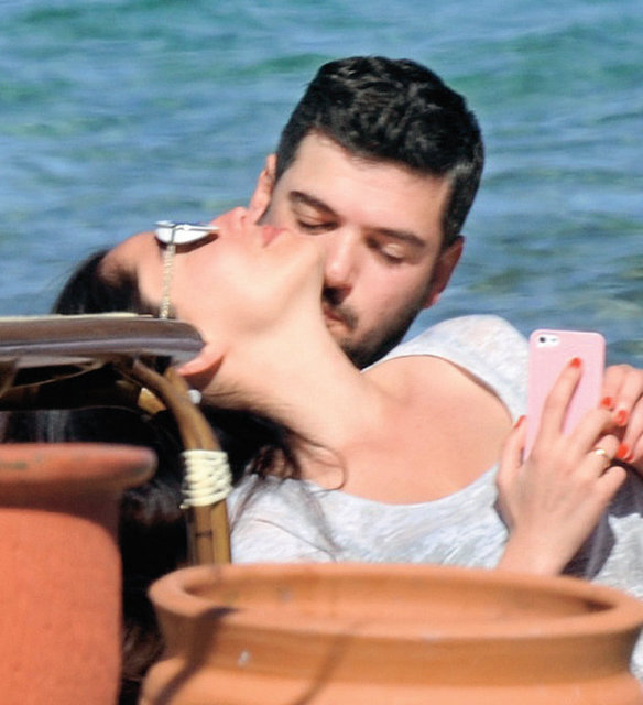 Aynı otelde tatil yapan Merve Sevi ve nişanlısı Hakan Özten de gün boyu denizin ve güneşin tadını çıkardı. HT Magazin