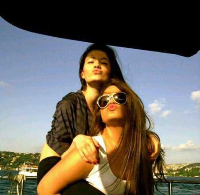 Melisa, yaptığı esprinin haber konusu yapılmasından çekinmiş olacak ki, kısa süre sonra yorumunu sildi.