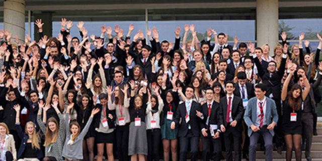 TED KOLEJLERİ: -  - Anasınıfı: 5 bin 950 TL -  - 1. Sınıflar: 8 bin 700 TL -  - 2 ve 4. Sınıflar: 9 bin 300 TL -  - Ortaokullar: 9 bin 950 TL.