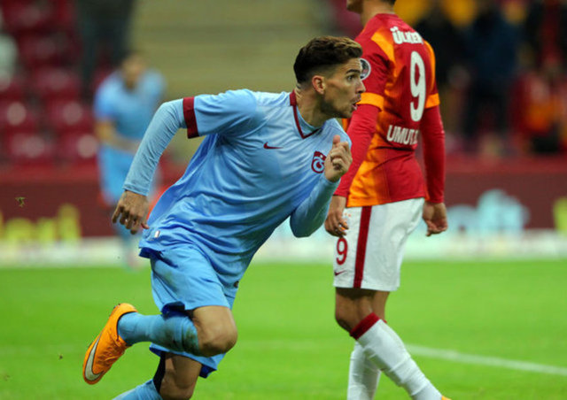 Carl Medjani - 1 milyon 100 bin Euro