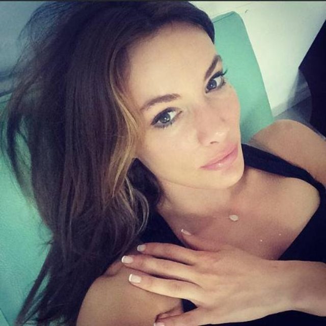 GAMZE ÖZÇELİK - Yüzme dersinin bitmesini beklerken, sıcaktan mayışmışş ben  -