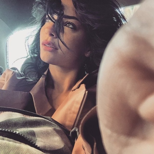 MERVE BOLUĞUR  - Biri beni gözetliyor