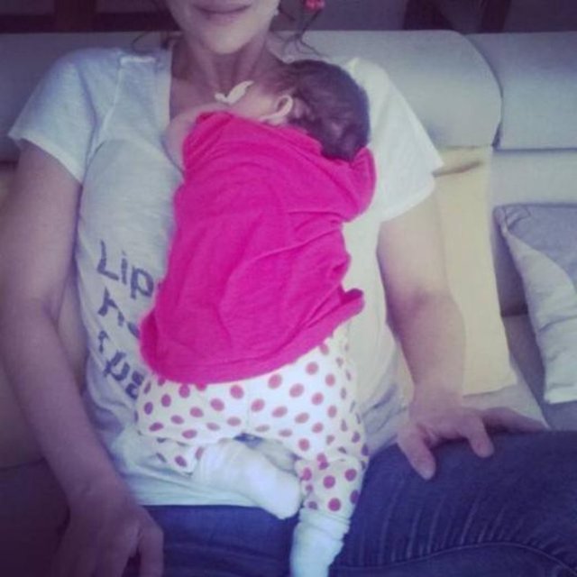 GAMZE TOPUZ  - Geçtiğimiz aylarda ilk kez annelik heyecanı yaşayan ve eşi Ümit Kantarcılar'la boşanma kararı aldıkları konuşulan Gamze Topuz bebeğinin fotoğrafını paylaştı.  -