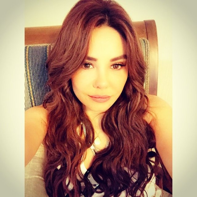 ESRA BALAMİR  - Deli kadınların sevin candır onlar