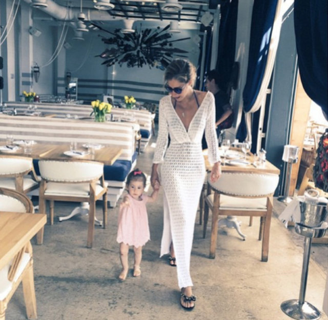 Subaşı paylaştığı bu fotoğrafa, "Allah'ın bana verdirdiği en doğru kararsın!, Allah izin verdiği sürece yanımda olacaksın! Soyadını Subaşı yapmak uğruna doğurduğum Melisam!! Siz günah almaya iftira atmaya hiç birşey bilmeden yazıp çizmeye devam...