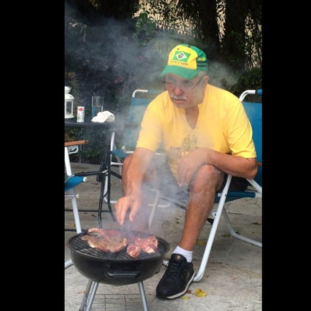 İBRAHİM TATLISES  - İbrahim Tatlıses'in takipçileri fotoğraftaki şapkayı Brezilya renkleri Sanınca bugün Twitter hesabından "Ne Brezilyası arkadaşlar bu renkler tamı tamına Şanlıurfa Spor formasının rengi sarı yeşil notuyla açıklama yaptı.