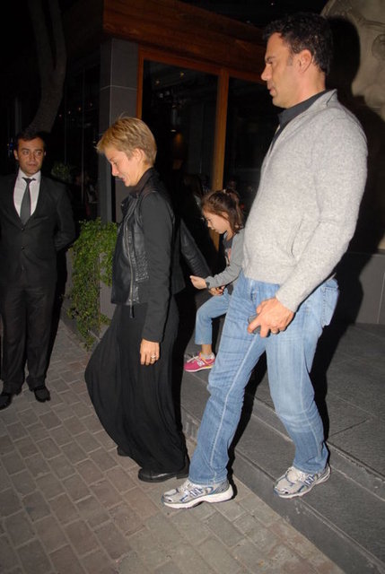 Oyuncu Bade İşçil sosyetik playboy Malkoç Süalp ile 31 Mayıs 2013'te nikah masasına oturmuştu.