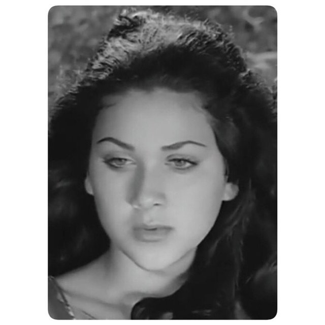 BERGÜZAR KOREL   - Ruhu hiç yaşlanmayan annem..Dolu keşkeler ve iyi ki lerle geçen koca bir ömrü olan annem.Doğumgünün kutlu olsun.