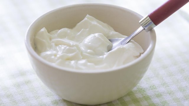 Her akşam 1 kase yoğurdun içerisine 1 çay kaşığı bu baharat karışımını ekleyerek tüketebilirsiniz.