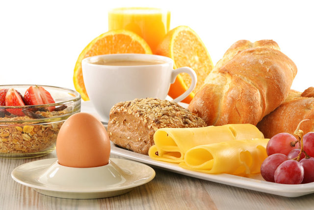 2. Uyandıktan sonra kahvaltınızı ilk yarım saat içerisinde yapmaya özen gösterin. Bu şekilde metabolizmanız hızlanacaktır.