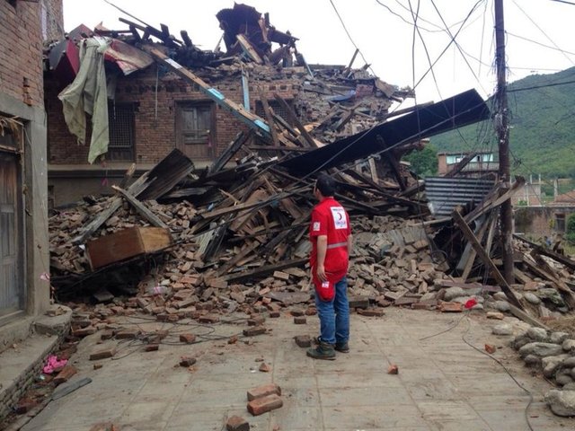Öte yandan Türk Kızılayı deprem bölgesinde evsiz kalan on binlerce kişi için 1000 çadır gönderme kararı aldı.