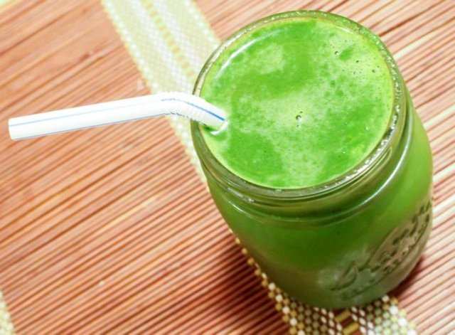 Hazırladığınız içeceği, 1 tatlı kaşığı zeytinyağı ilave ederek tüketmek yağda eriyen vitaminlerden de yararlanmanızı sağlar.