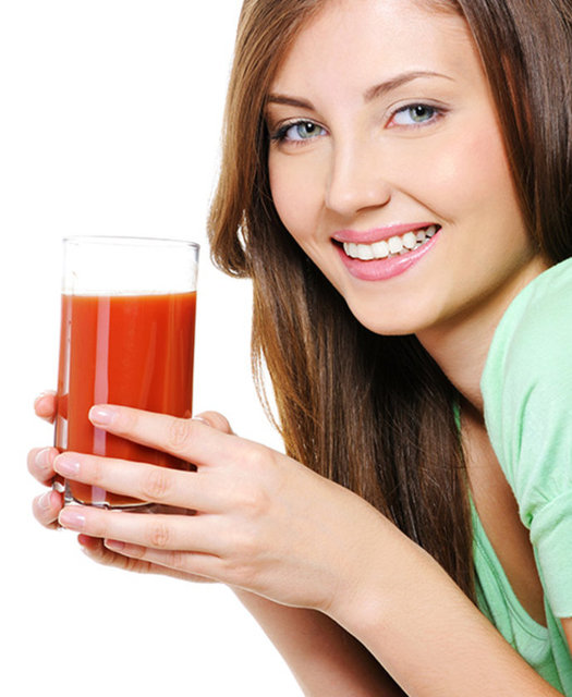 İster sebze suyu şeklinde, ister blendırdan geçirilerek posalı olarak tüketilsin, sebze ve meyvelerden yapılan bu içecekler günlük beslenmemizin içinde önemli içecekler arasında yer almaya başladı.