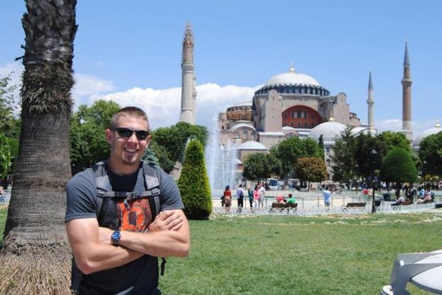 Sevgilisi için 'Amerikalı tatlı manitam' diyen Vuslateri'nin erkek arkadaşını Sheldon Miller olduğu öğrenildi.