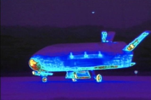 Kimine göre çok gizli bir bombardıman aracı.