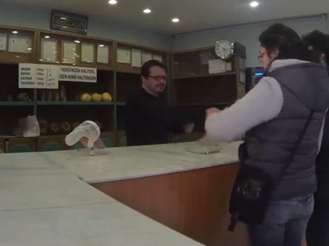 Muharrem'in şaşkınlığı bir kat daha artıyor.