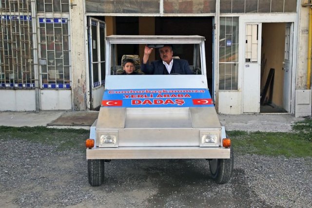 Araba tek silindirli, dizel motorlu, iki kişilik ve üstü kapalı. Yüzde 100 yerli olabilecek bir araba.