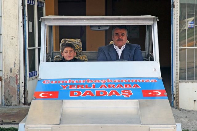 Aracın tüm aksamlarını kendisinin tasarladığını ifade eden Çalışır, otomobilin tamamlandığında 10 bin liraya mal olacağını belirterek, "Ömrümü bu projelere harcadım.