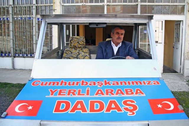 Test sürüşlerine başladığı aracın üzerine "Cumhurbaşkanımıza yerli araba, Dadaş" yazan Çalışır, "Dadaşmobil" adını verdiği otomobilini Cumhurbaşkanı Erdoğan'a hediye etmek istiyor.