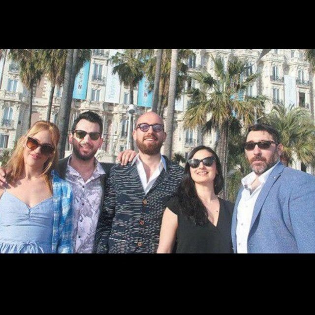 Medya ile anlaşıp iddialı bir dizi projesiyle ekrana gelmeye hazırlanan Meryem Uzerli ile partneri Murat Yıldırım, yurtiçinde ve yurtdışında birbirlerinden ayrılmıyor. Projenin tanıtımı için Fransa ve Almanya'ya giden ikili, Türkiye'de de birlikte geziyor