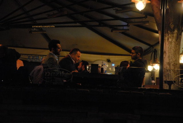 Nuri ALTUNTAŞ / HT MAGAZİN - Ünlü oyuncular Murat Yıldırım ve Tolgahan Sayışman, önceki akşam Rumelihisarı'ndaki Nezih Kebap'ta akşam yemeği yedi.