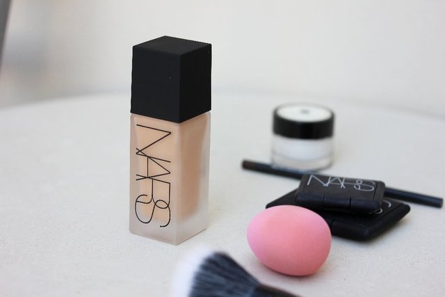 Nars All Day Luminous Weightless Fondöten 140 TL.