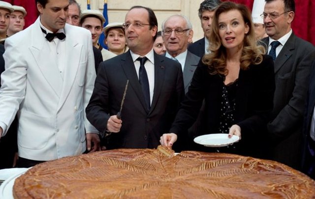 Dünya basınına haber olan ayrılık sonrası zor bir dönem geçiren Trievayler, Holland'dan intikamını Elysee Sarayı'ndaki günlerini anlattığı bir kitap yazarak almıştı.