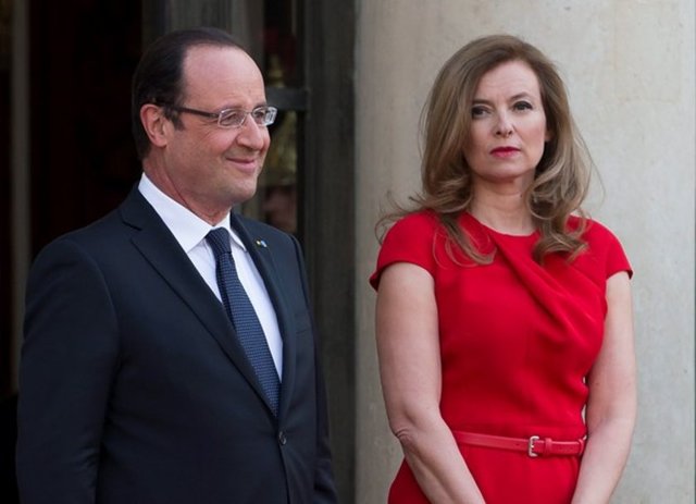 61 yaşındaki François Hollande, Julie Gayet ile yaşadığı gizli ilişkinin basına sızmasının ardından gazeteci sevgilisi Valeri Triyevayler'le 7 yıllık ilişkisine son vermişti.