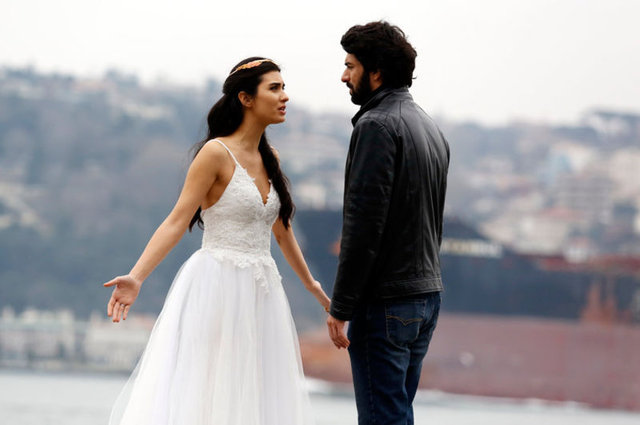 KARA PARA AŞK   - Kara Para Aşk dizisi de bu sezon ekrana veda edece olan dizilerden.