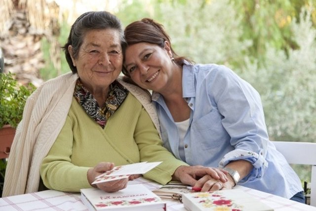 EGE OTLARIYLA ANNE TARİFLERİ "Annesinin Kızı" kitabının yazarı Güler Sarıgöl Köymen, annesi Perihan Sarıgöl ile birlikte renkli bir etkinlik düzenliyor. 9 Mayıs'ta UNIQ İstanbul Maslak) Tadında Anadolu etkinliği 12:30-16:30 saatler arasında gerçekleşecek.