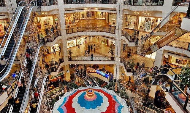 CAROUSEL AVM 1-10 Mayıs Tarihleri arasında Carocard üye mağazalarında alışveriş yapan 50 kişi çok özel hediyeler kazanacak. Carousel'e gelenler Annelerine sevgi standında renkli ve eğlenceli fotoğrafları çekerek, bugünün hatırasını da saklayabilecekler.