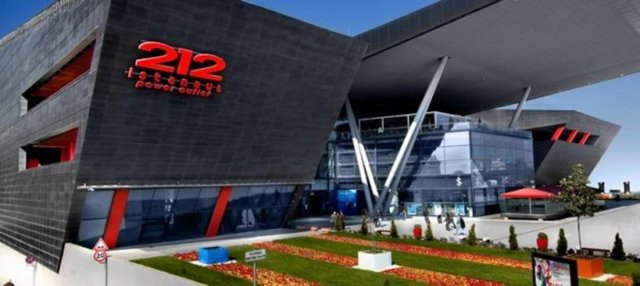 212 İstanbul AVM Minikler Anneler Günü Hediyelerini 212 Avm'de Yaratıyor! 3,4 VE 10 Mayıs tarihlerinde Anneler Günü'ne özel hazırlanan atölyelerimizde çocuklar hem eğlenecek hem de anneleri için sevgi dolu hediyeler hazırlamayı öğrenecek.